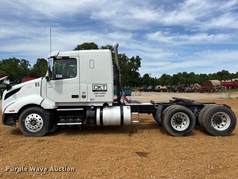 image for item DV4299 2019 Volvo Truck VNL semi truck