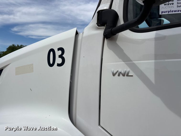 image for item DV4299 2019 Volvo Truck VNL semi truck