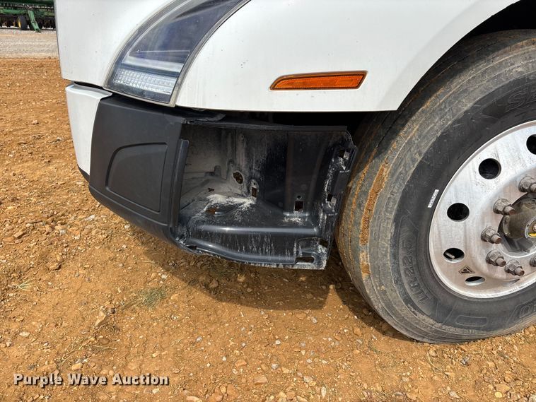 image for item DV4299 2019 Volvo Truck VNL semi truck