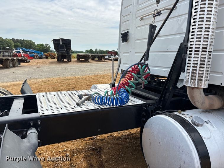 image for item DV4299 2019 Volvo Truck VNL semi truck