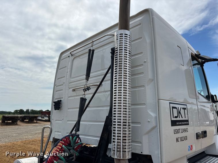 image for item DV4299 2019 Volvo Truck VNL semi truck