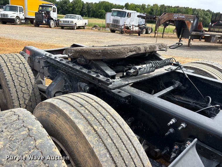 image for item DV4299 2019 Volvo Truck VNL semi truck