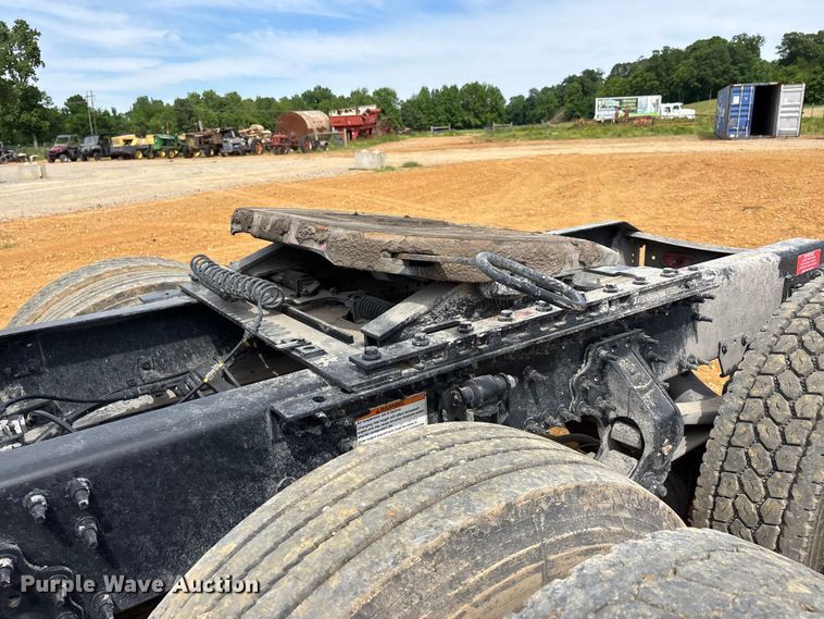 image for item DV4299 2019 Volvo Truck VNL semi truck