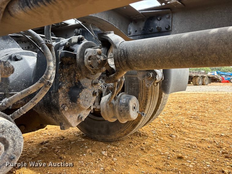 image for item DV4299 2019 Volvo Truck VNL semi truck