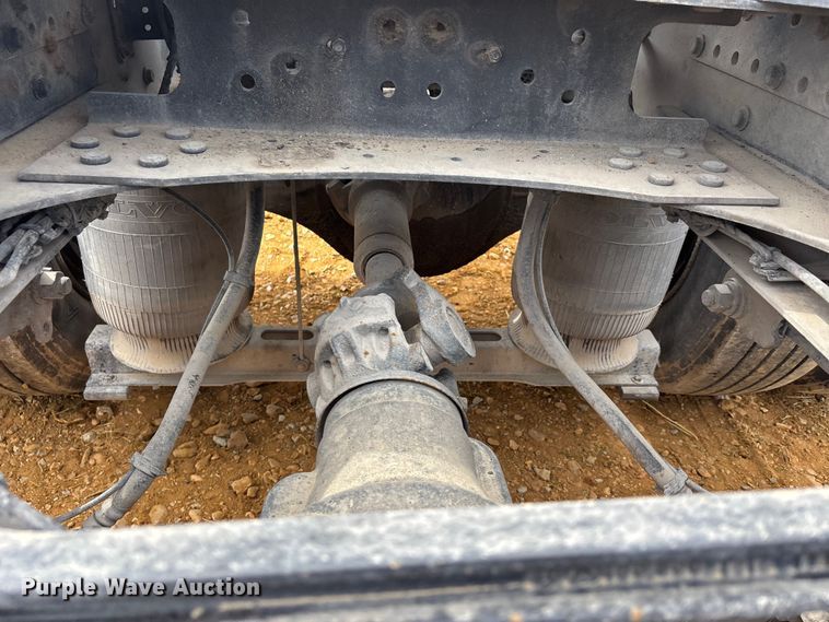 image for item DV4299 2019 Volvo Truck VNL semi truck