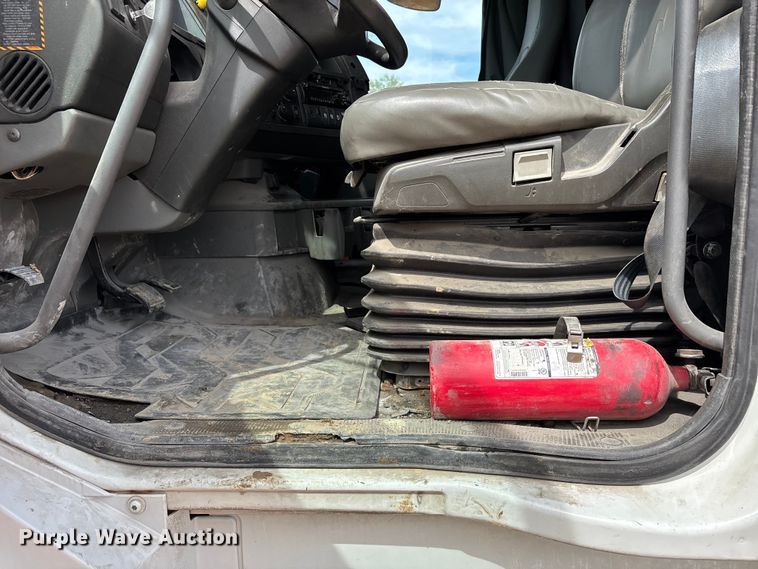 image for item DV4299 2019 Volvo Truck VNL semi truck