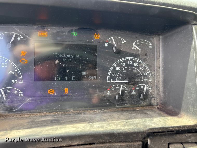 image for item DV4299 2019 Volvo Truck VNL semi truck