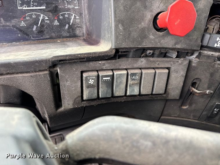 image for item DV4299 2019 Volvo Truck VNL semi truck