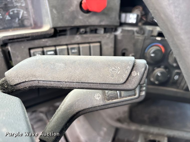 image for item DV4299 2019 Volvo Truck VNL semi truck