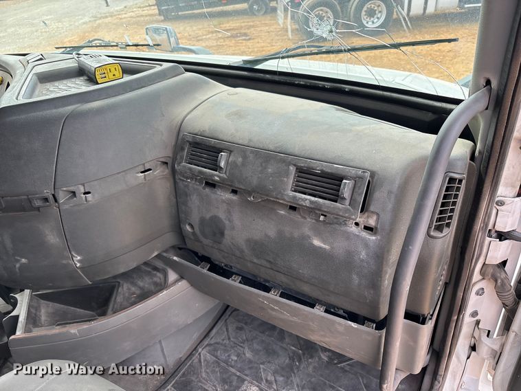 image for item DV4299 2019 Volvo Truck VNL semi truck