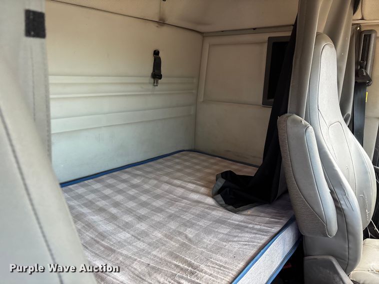 image for item DV4299 2019 Volvo Truck VNL semi truck