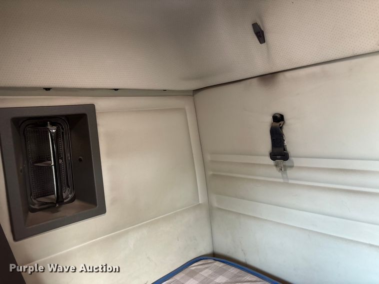 image for item DV4299 2019 Volvo Truck VNL semi truck