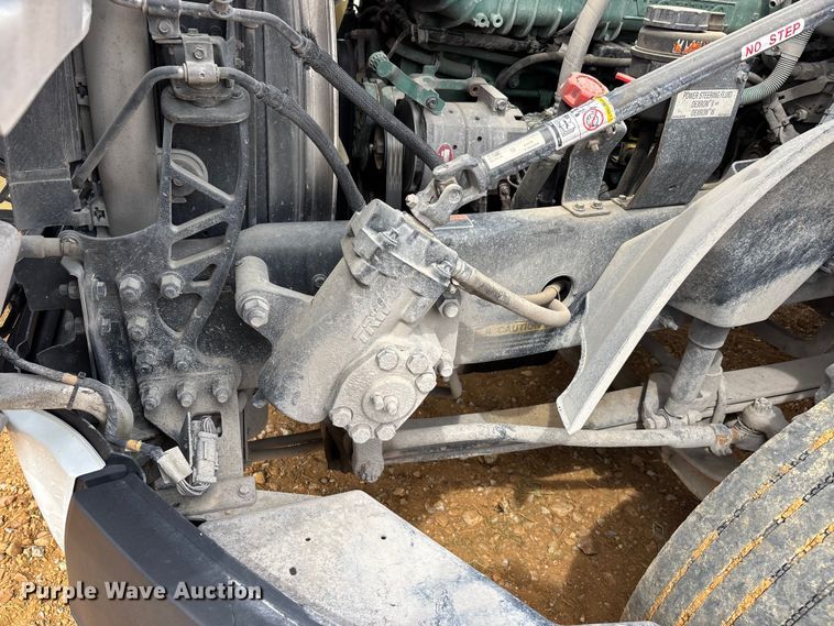 image for item DV4299 2019 Volvo Truck VNL semi truck