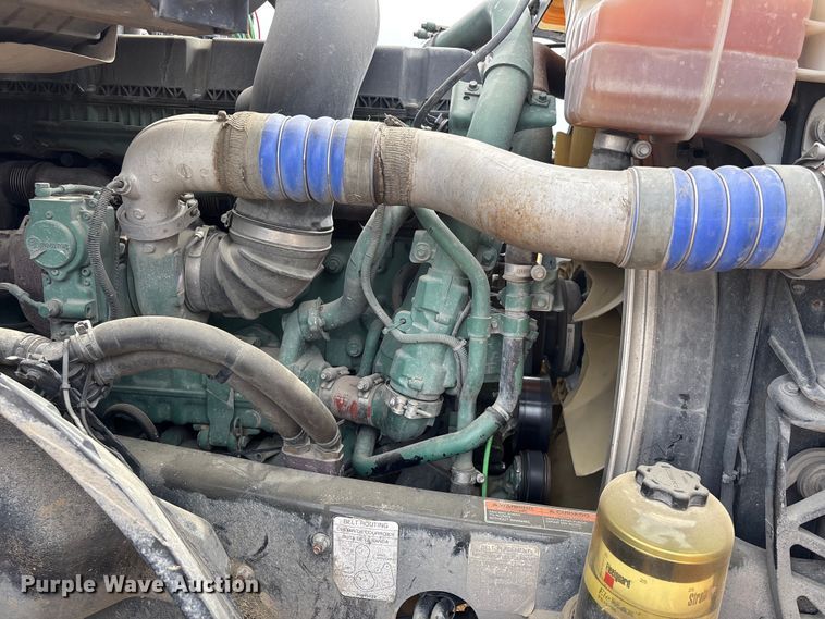 image for item DV4299 2019 Volvo Truck VNL semi truck