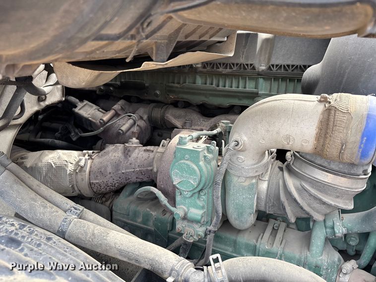 image for item DV4299 2019 Volvo Truck VNL semi truck