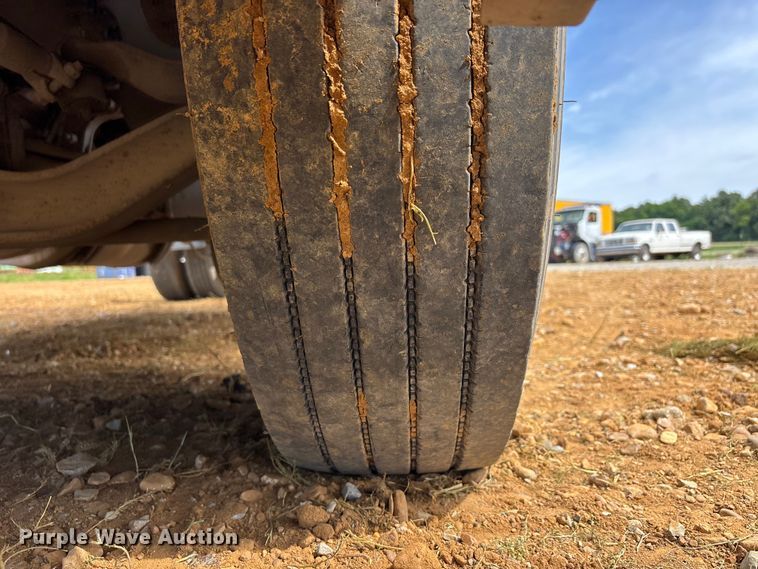 image for item DV4299 2019 Volvo Truck VNL semi truck