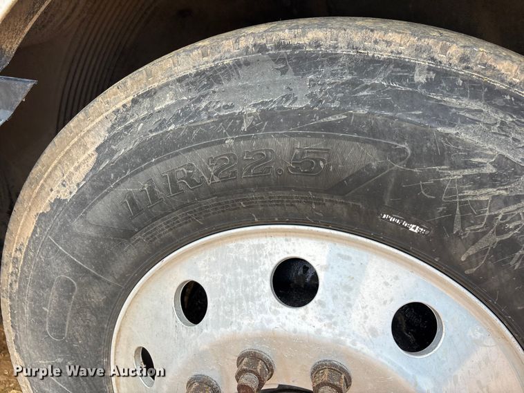 image for item DV4299 2019 Volvo Truck VNL semi truck