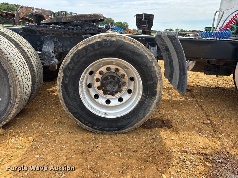 image for item DV4299 2019 Volvo Truck VNL semi truck