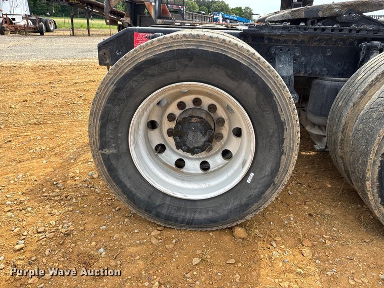 image for item DV4299 2019 Volvo Truck VNL semi truck