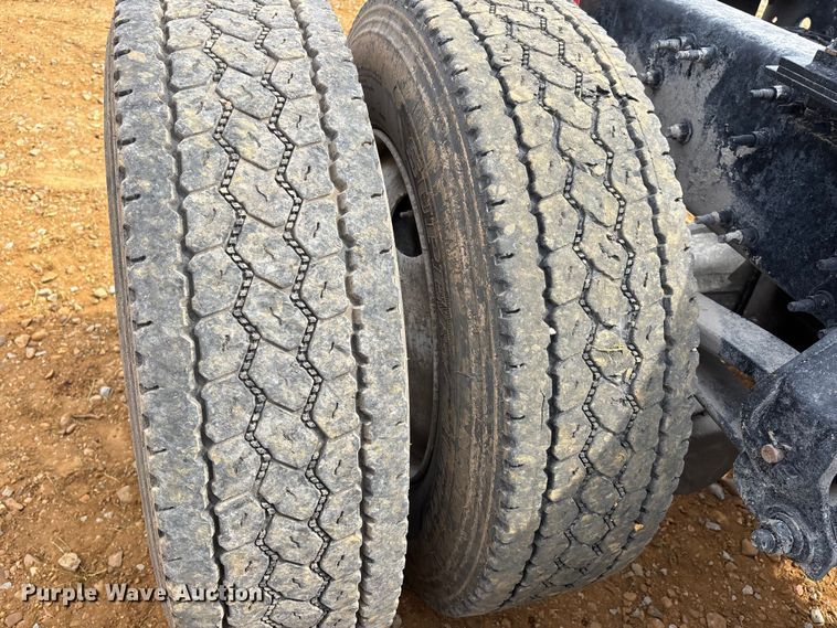 image for item DV4299 2019 Volvo Truck VNL semi truck