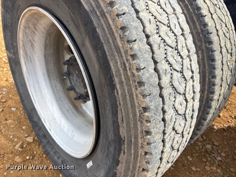 image for item DV4299 2019 Volvo Truck VNL semi truck