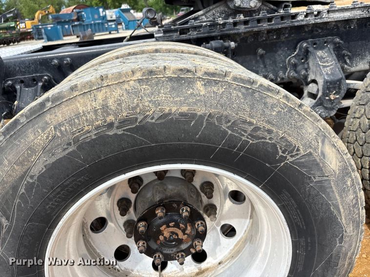 image for item DV4299 2019 Volvo Truck VNL semi truck