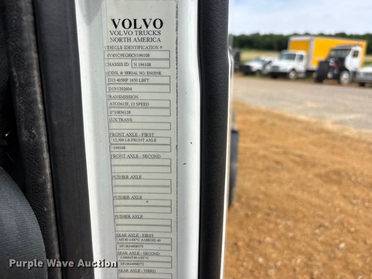 image for item DV4299 2019 Volvo Truck VNL semi truck