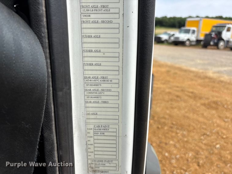 image for item DV4299 2019 Volvo Truck VNL semi truck