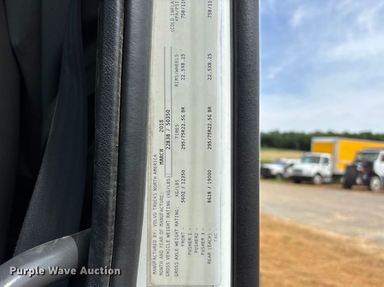 image for item DV4299 2019 Volvo Truck VNL semi truck