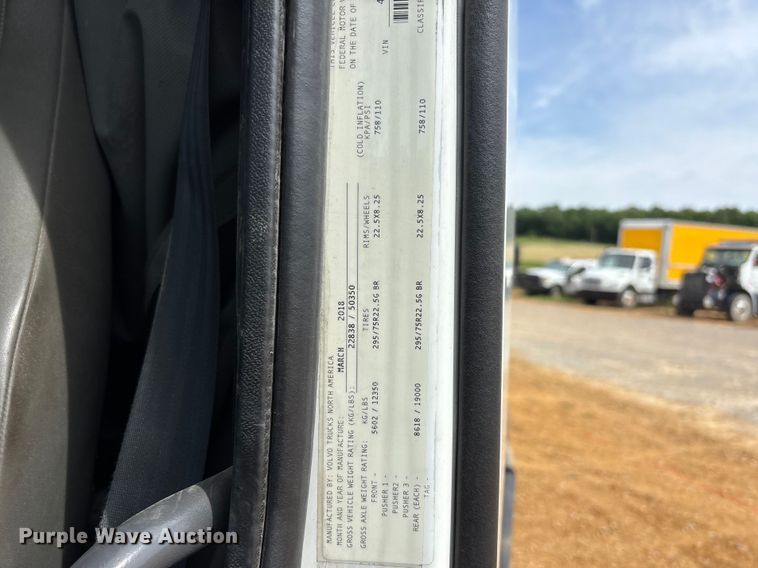 image for item DV4299 2019 Volvo Truck VNL semi truck
