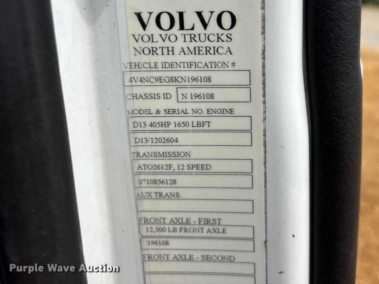 image for item DV4299 2019 Volvo Truck VNL semi truck