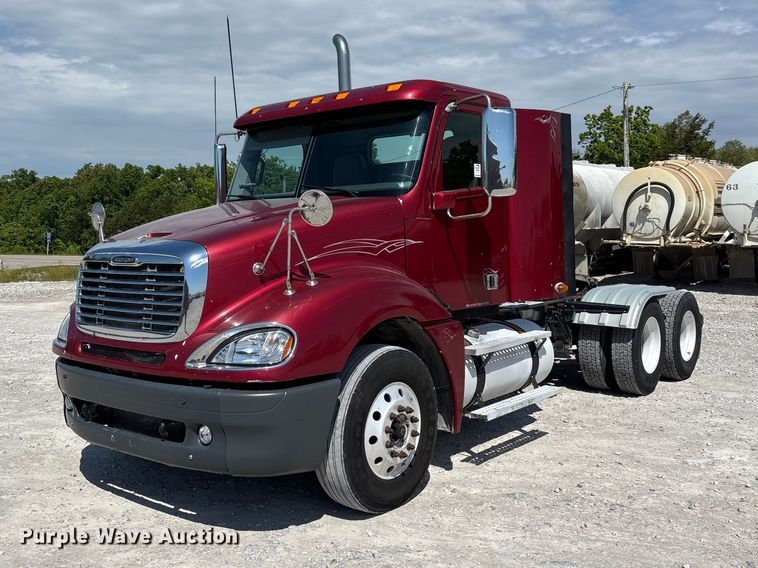 image for item DV4318 2017 Freightliner Columbia semi truck