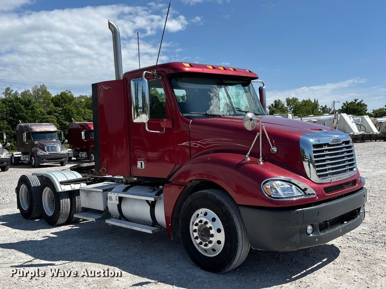 image for item DV4318 2017 Freightliner Columbia semi truck