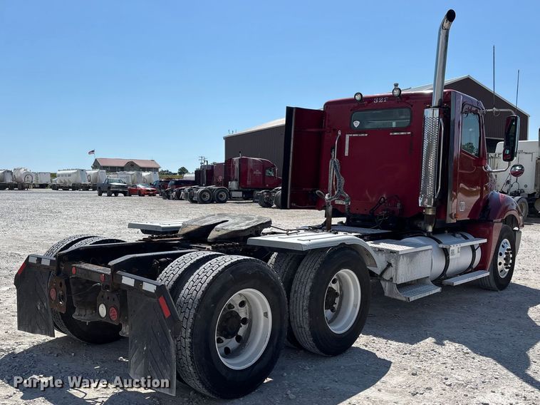 image for item DV4318 2017 Freightliner Columbia semi truck