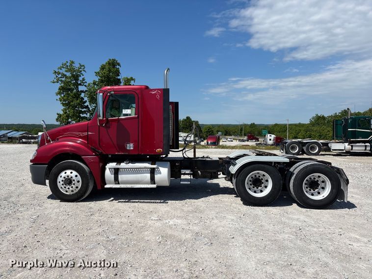 image for item DV4318 2017 Freightliner Columbia semi truck