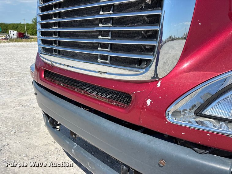 image for item DV4318 2017 Freightliner Columbia semi truck