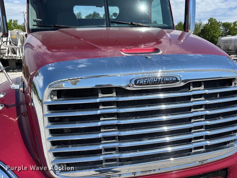 image for item DV4318 2017 Freightliner Columbia semi truck
