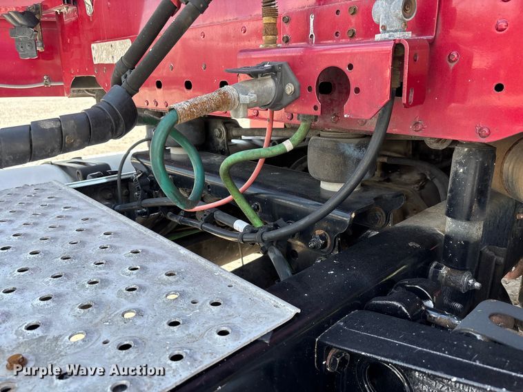 image for item DV4318 2017 Freightliner Columbia semi truck