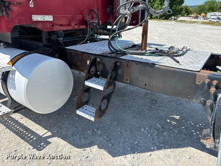 image for item DV4318 2017 Freightliner Columbia semi truck