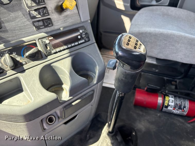 image for item DV4318 2017 Freightliner Columbia semi truck