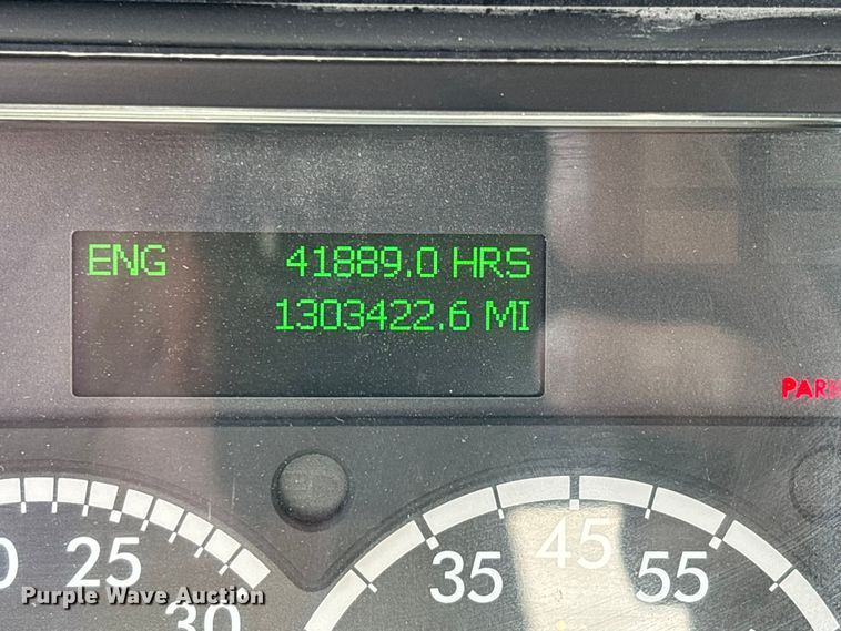 image for item DV4318 2017 Freightliner Columbia semi truck