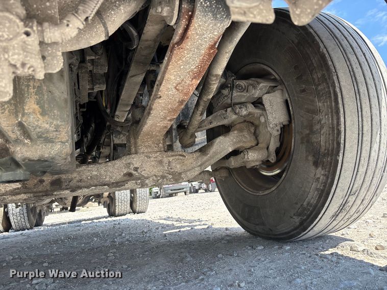 image for item DV4318 2017 Freightliner Columbia semi truck
