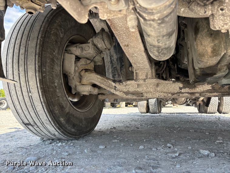 image for item DV4318 2017 Freightliner Columbia semi truck