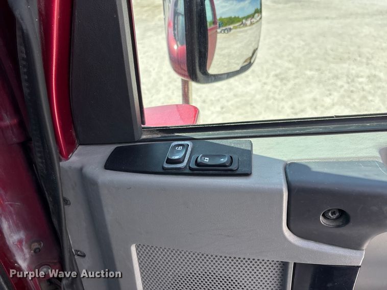image for item DV4318 2017 Freightliner Columbia semi truck