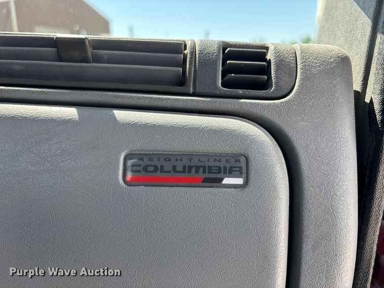 image for item DV4318 2017 Freightliner Columbia semi truck