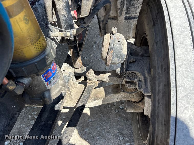 image for item DV4318 2017 Freightliner Columbia semi truck
