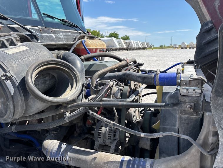 image for item DV4318 2017 Freightliner Columbia semi truck