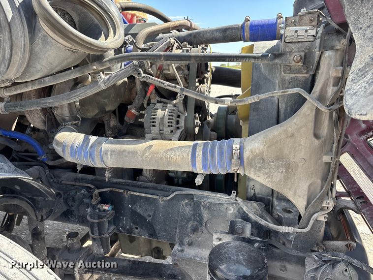image for item DV4318 2017 Freightliner Columbia semi truck
