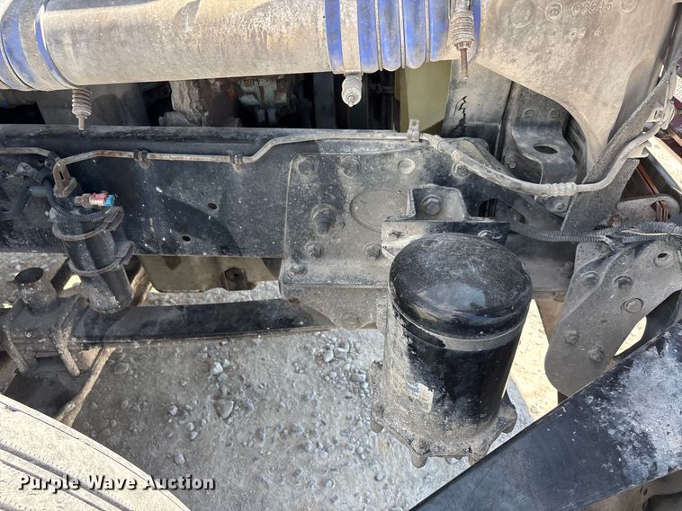 image for item DV4318 2017 Freightliner Columbia semi truck