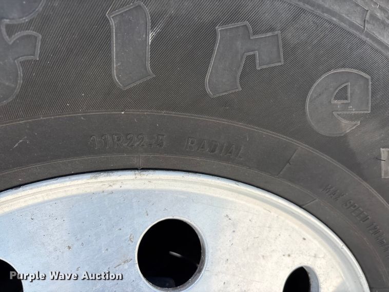 image for item DV4318 2017 Freightliner Columbia semi truck
